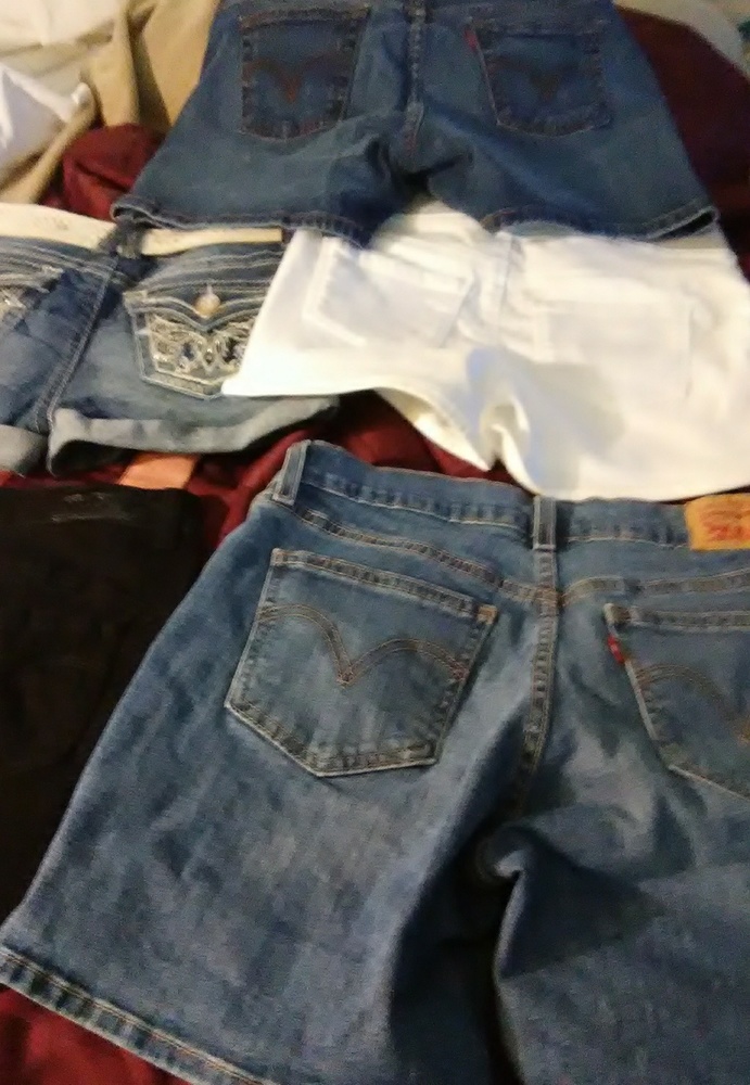 Lot of 5 new shorts size 5/6, 2 pair of levis